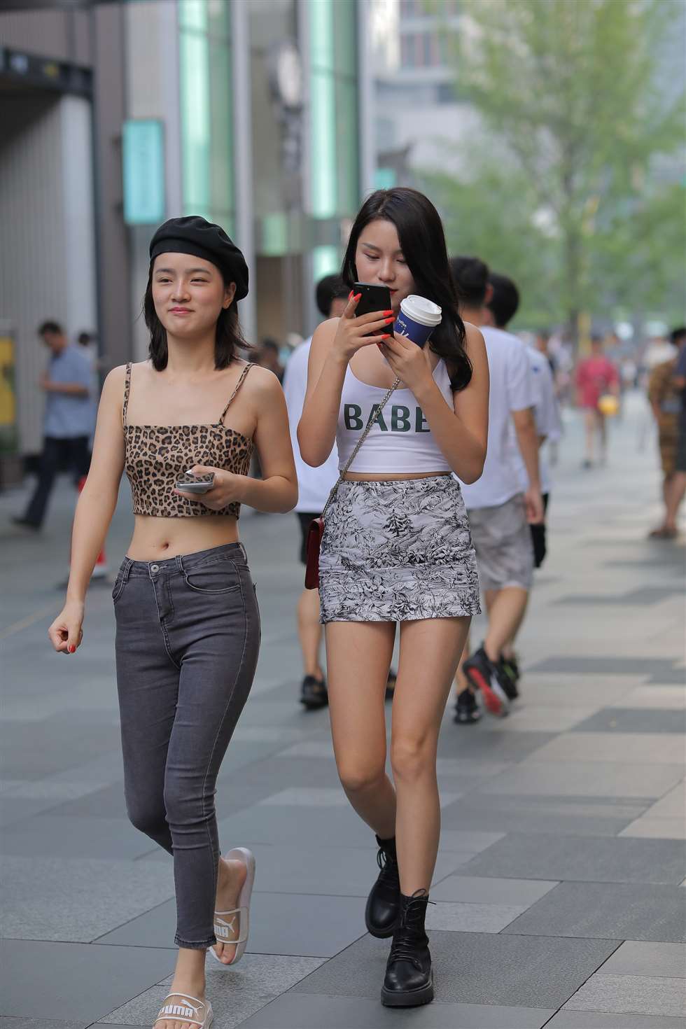 图片[3]-长腿 短裙-街拍流行馆