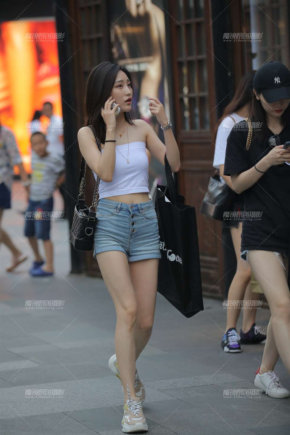 图片[3]-热裤女孩-街拍流行馆