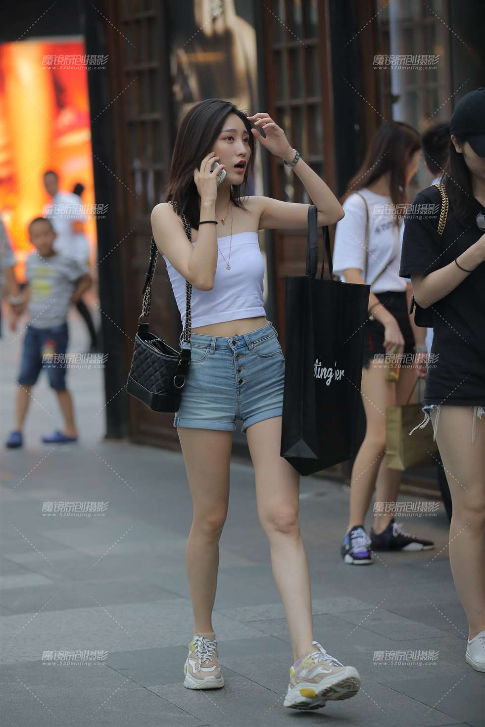 图片[4]-热裤女孩-街拍流行馆