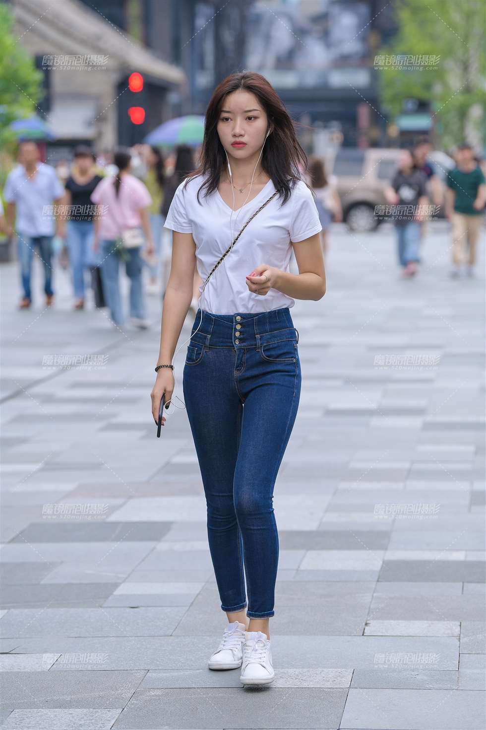 图片[1]-紧牛的阳光美眉-街拍流行馆