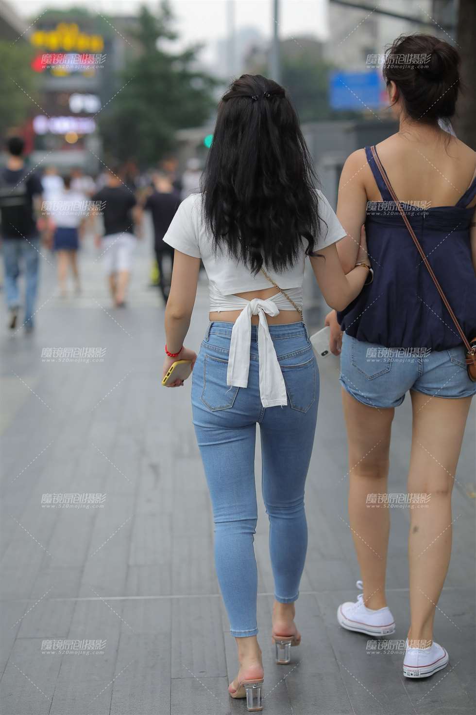 图片[2]-紧身牛仔-街拍流行馆
