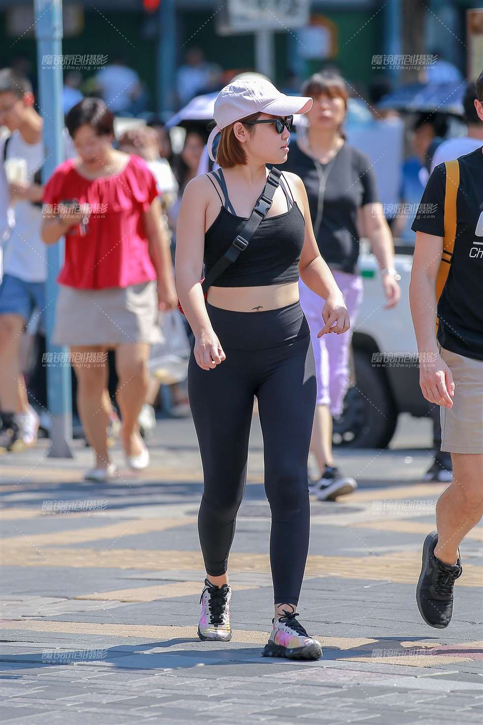 图片[3]-黑色瑜伽裤女友-街拍流行馆