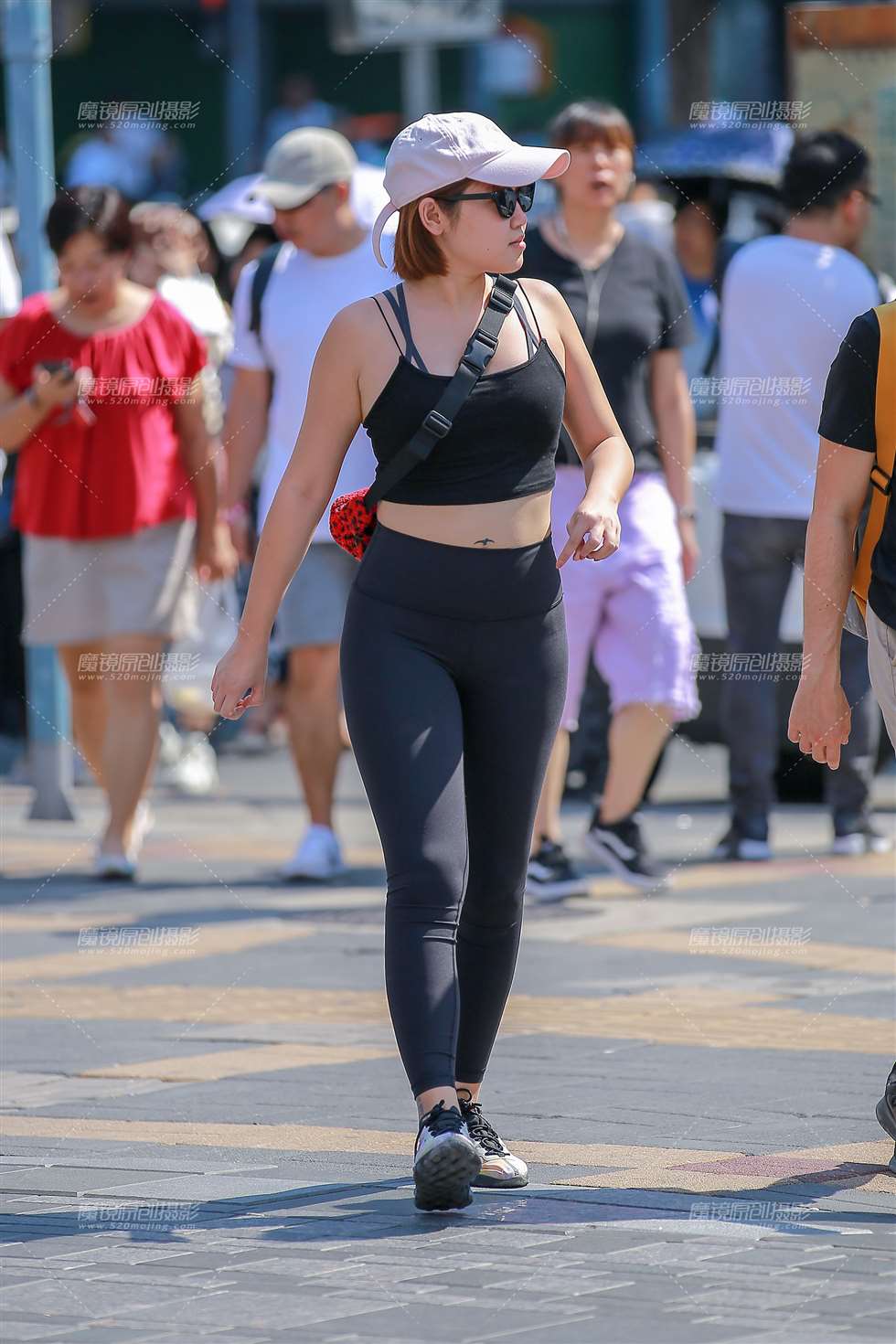 图片[4]-黑色瑜伽裤女友-街拍流行馆