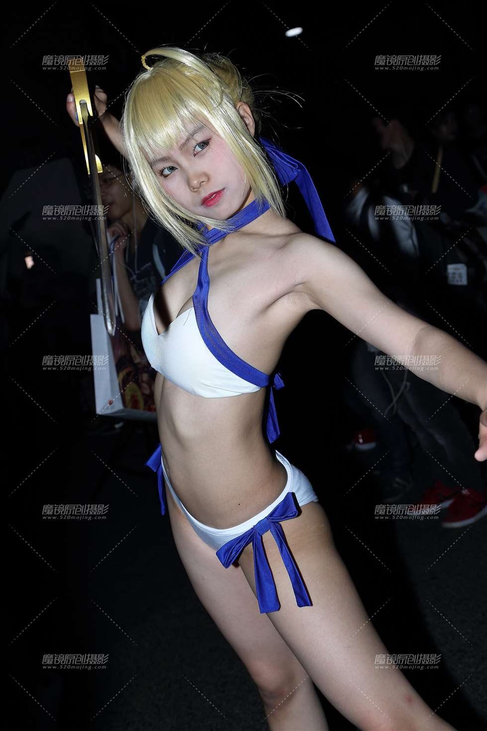 图片[4]-拿着长剑的比基尼Coser-街拍流行馆