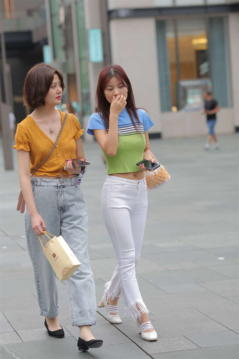图片[4]-白裤美女-街拍流行馆