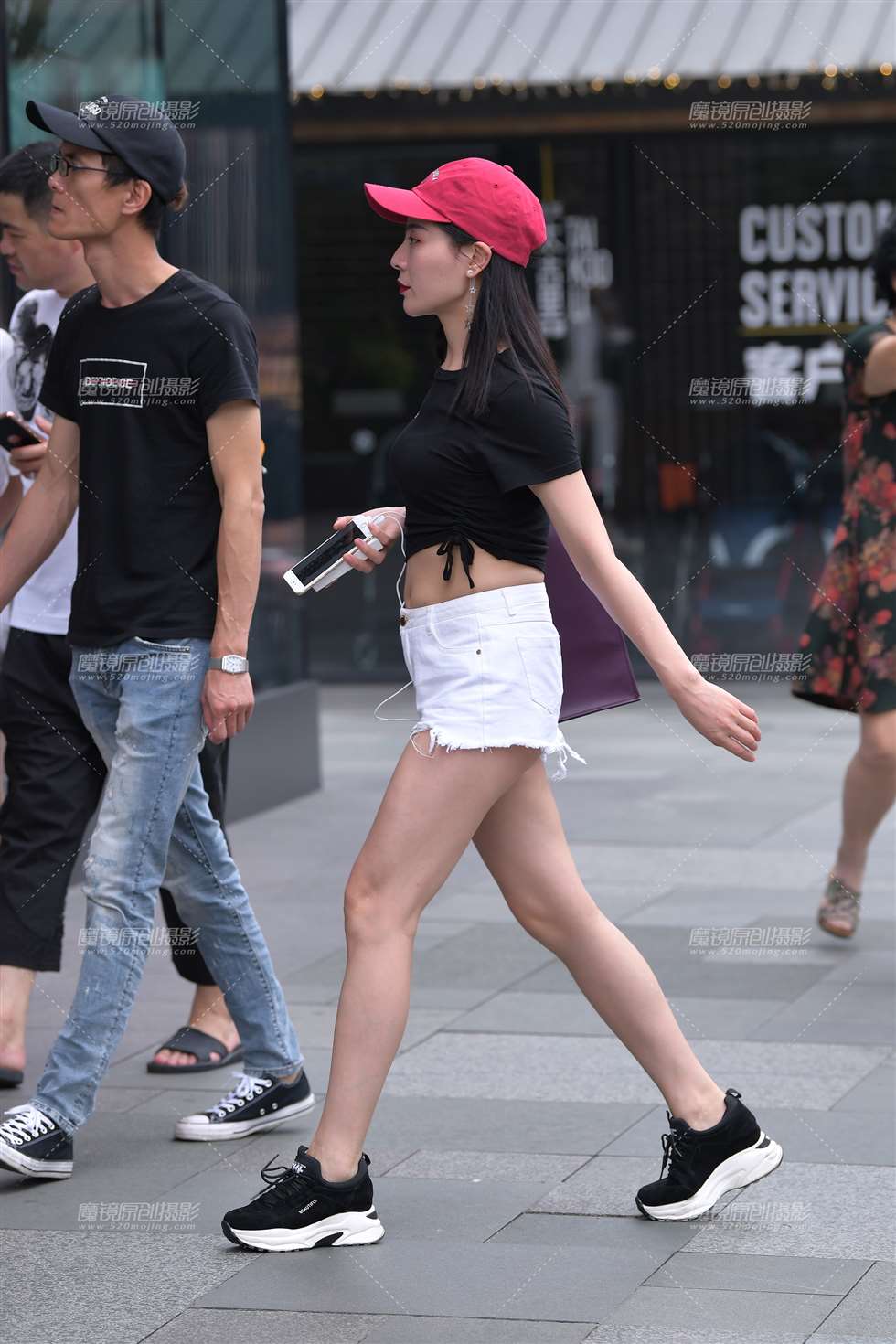 图片[1]-满分的性感白热裤白月牙-街拍流行馆