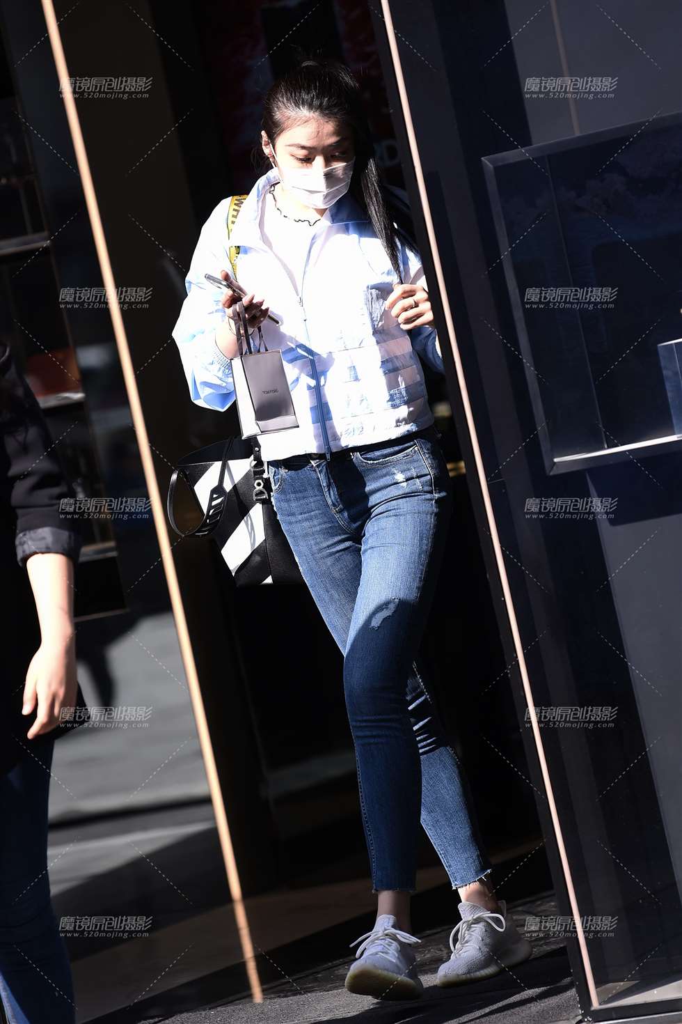 图片[4]-大长腿牛仔妹-街拍流行馆