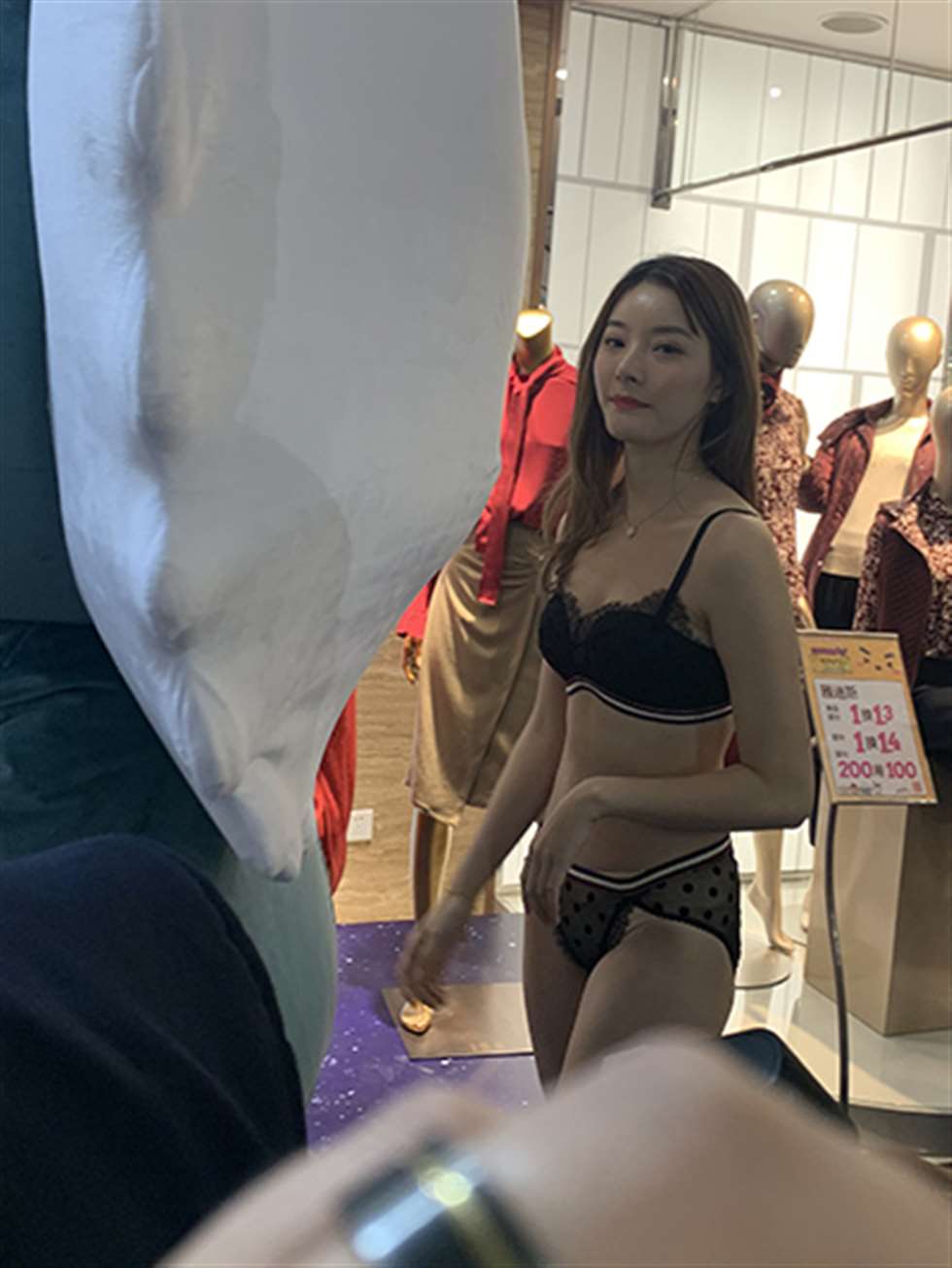 图片[3]-【视觉冲击赛贴】长腿小可爱-街拍流行馆