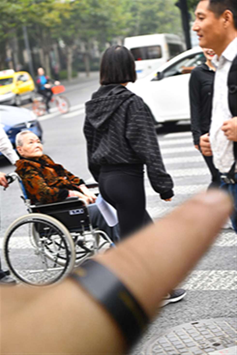 图片[3]-【咔喳赛贴】路遇健身妹妹-街拍流行馆