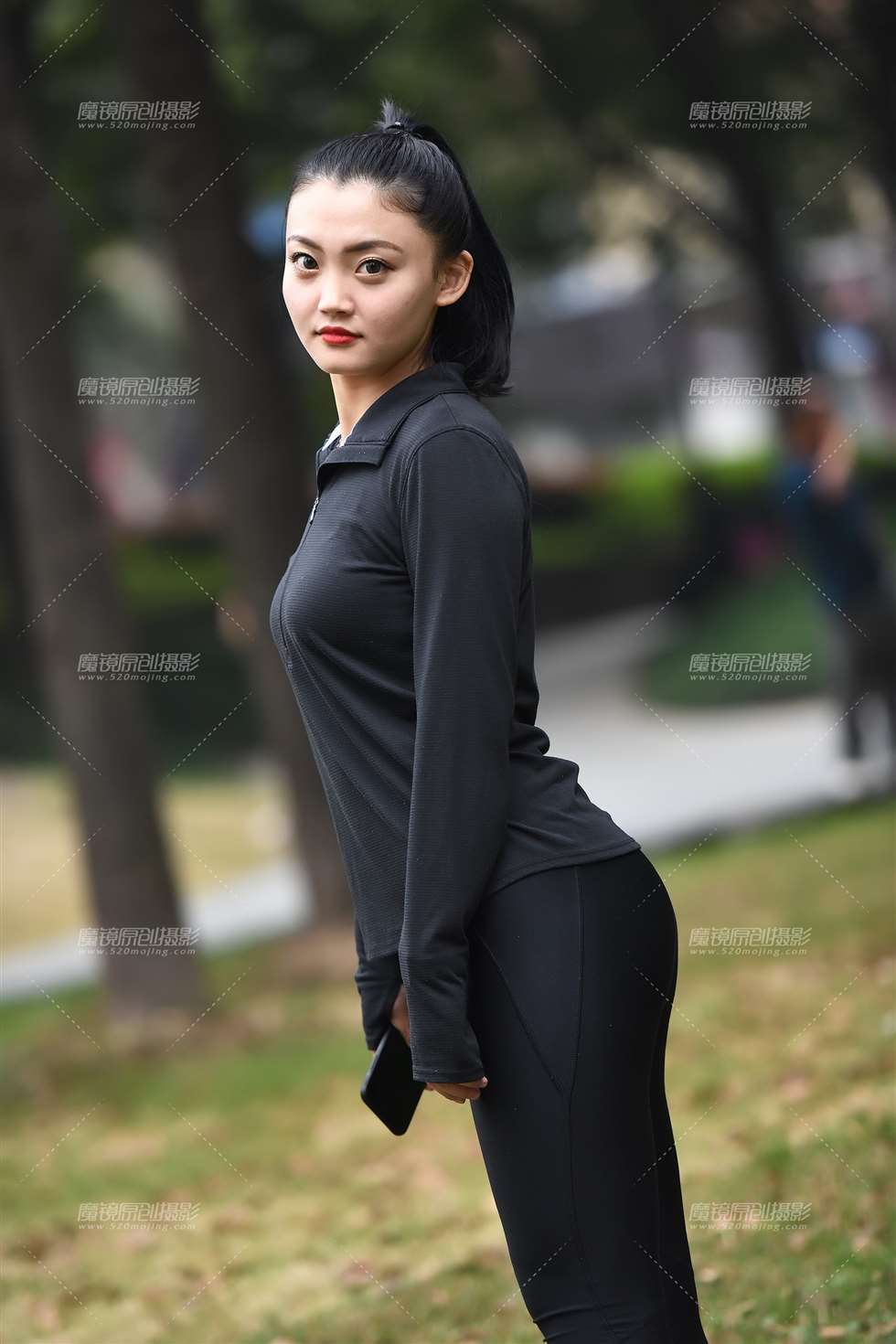 图片[1]-【咔喳赛贴】路遇健身妹妹-街拍流行馆