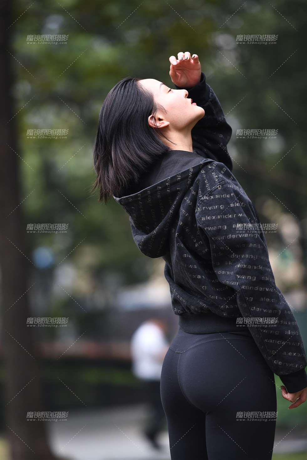 图片[2]-【咔喳赛贴】路遇健身妹妹-街拍流行馆