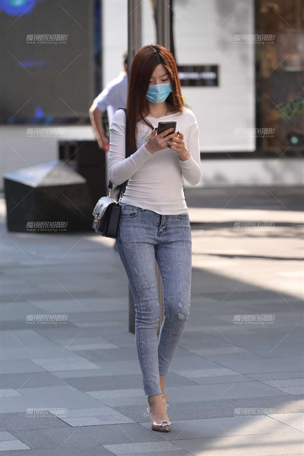 图片[1]-高跟紧牛美女-街拍流行馆