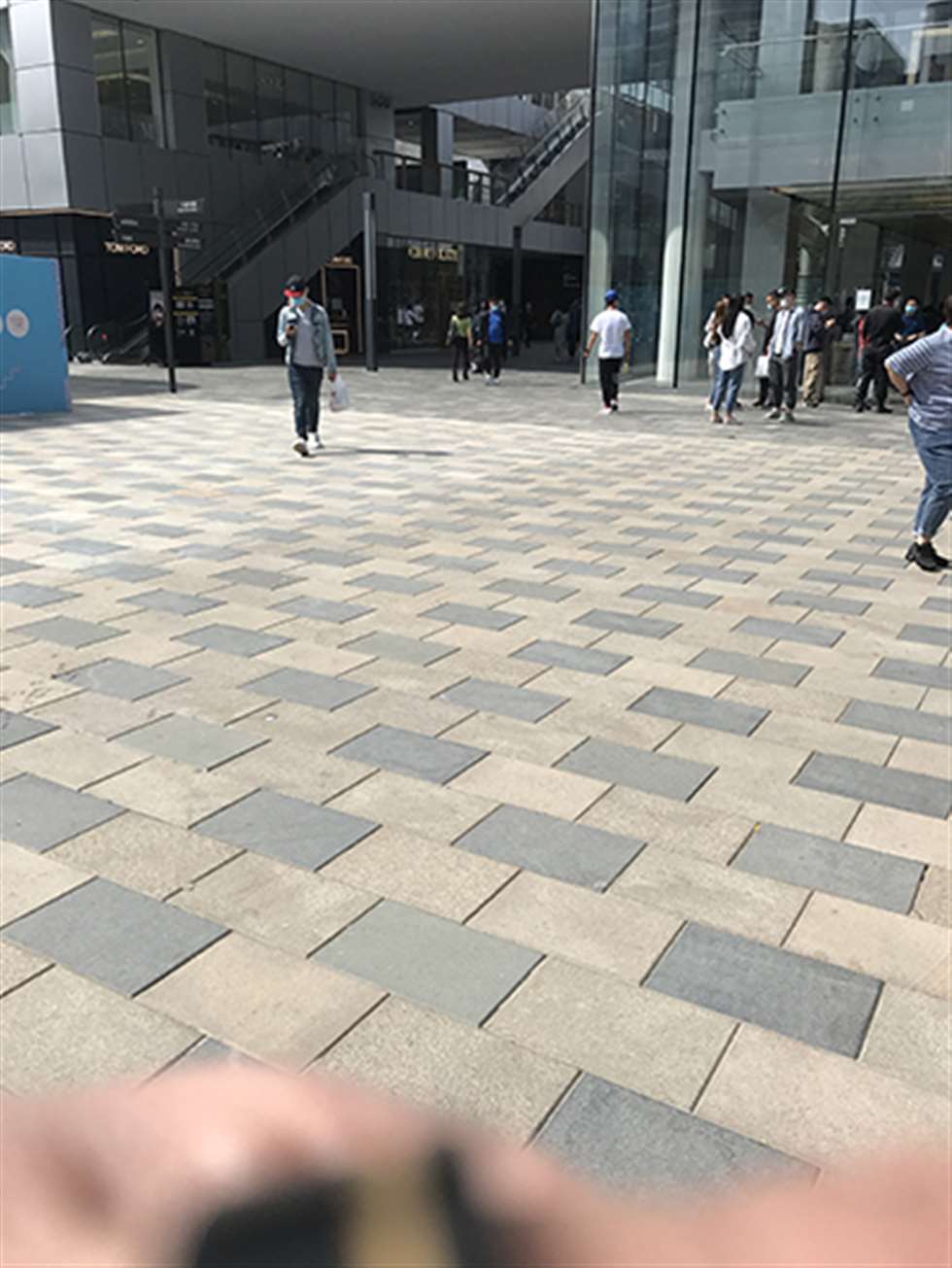 图片[3]-【玻璃赛帖】黑色紧身裤小妹-街拍流行馆
