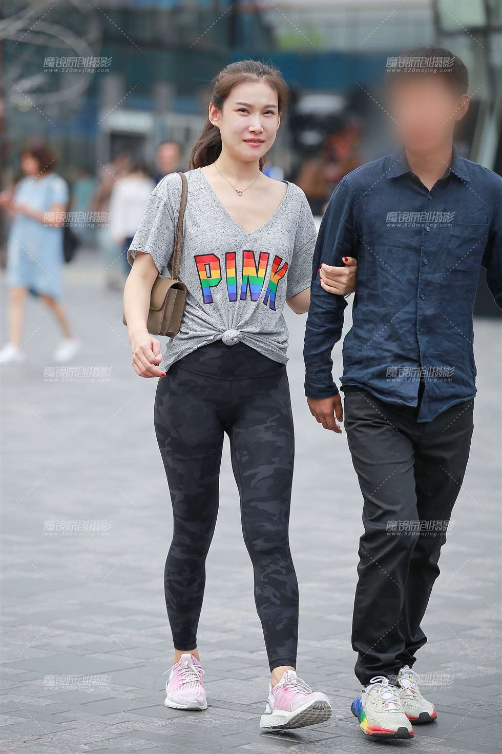 图片[5]-【玻璃赛帖】迷彩瑜伽裤女友-街拍流行馆