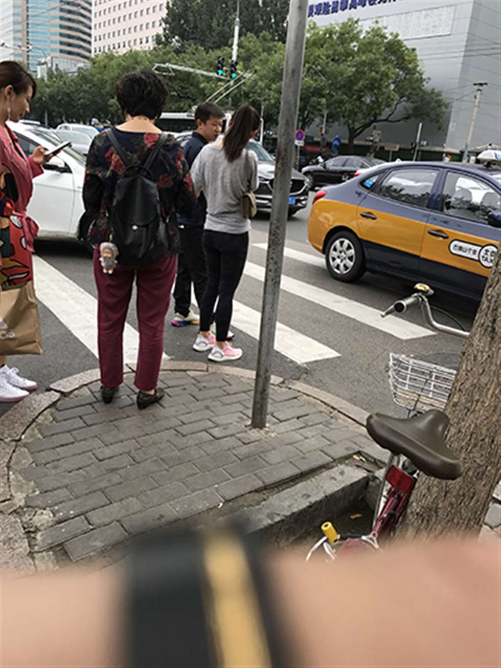 图片[3]-【玻璃赛帖】迷彩瑜伽裤女友-街拍流行馆