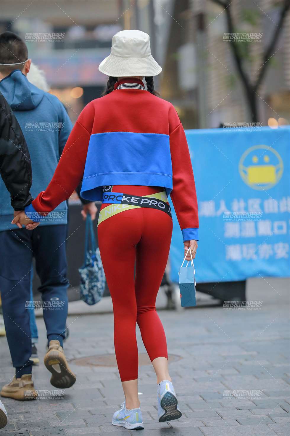 图片[2]-【玻璃赛帖】红色瑜伽裤女友-街拍流行馆