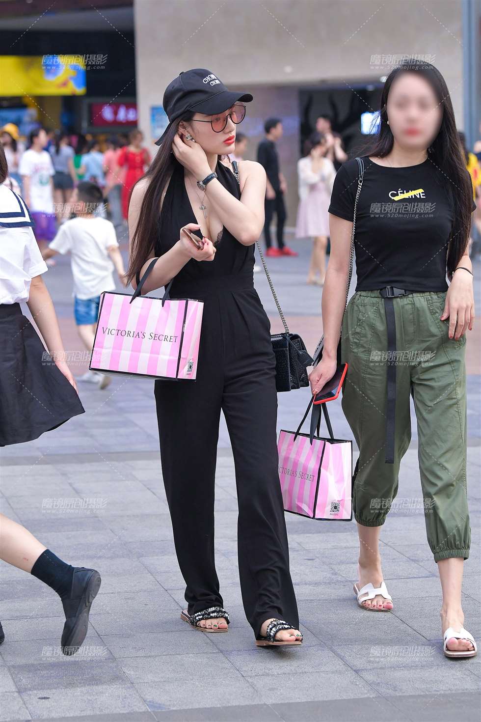 图片[3]-【视觉冲击赛贴】有点害羞de美胸美女-街拍流行馆