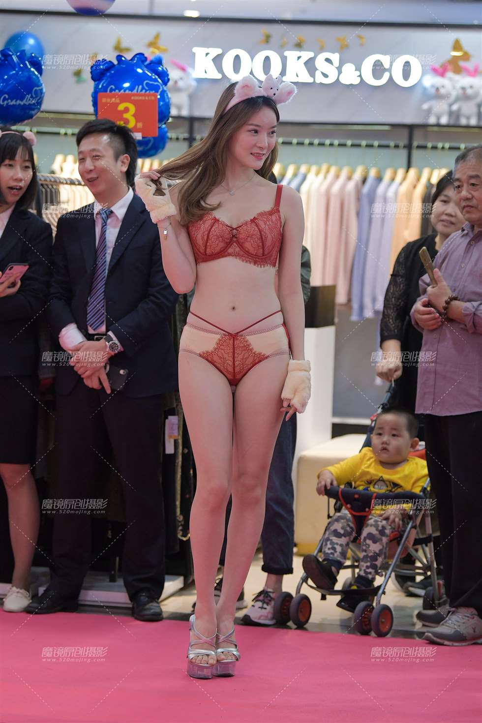 图片[4]-【视觉冲击赛贴】性感玫红色内衣-街拍流行馆