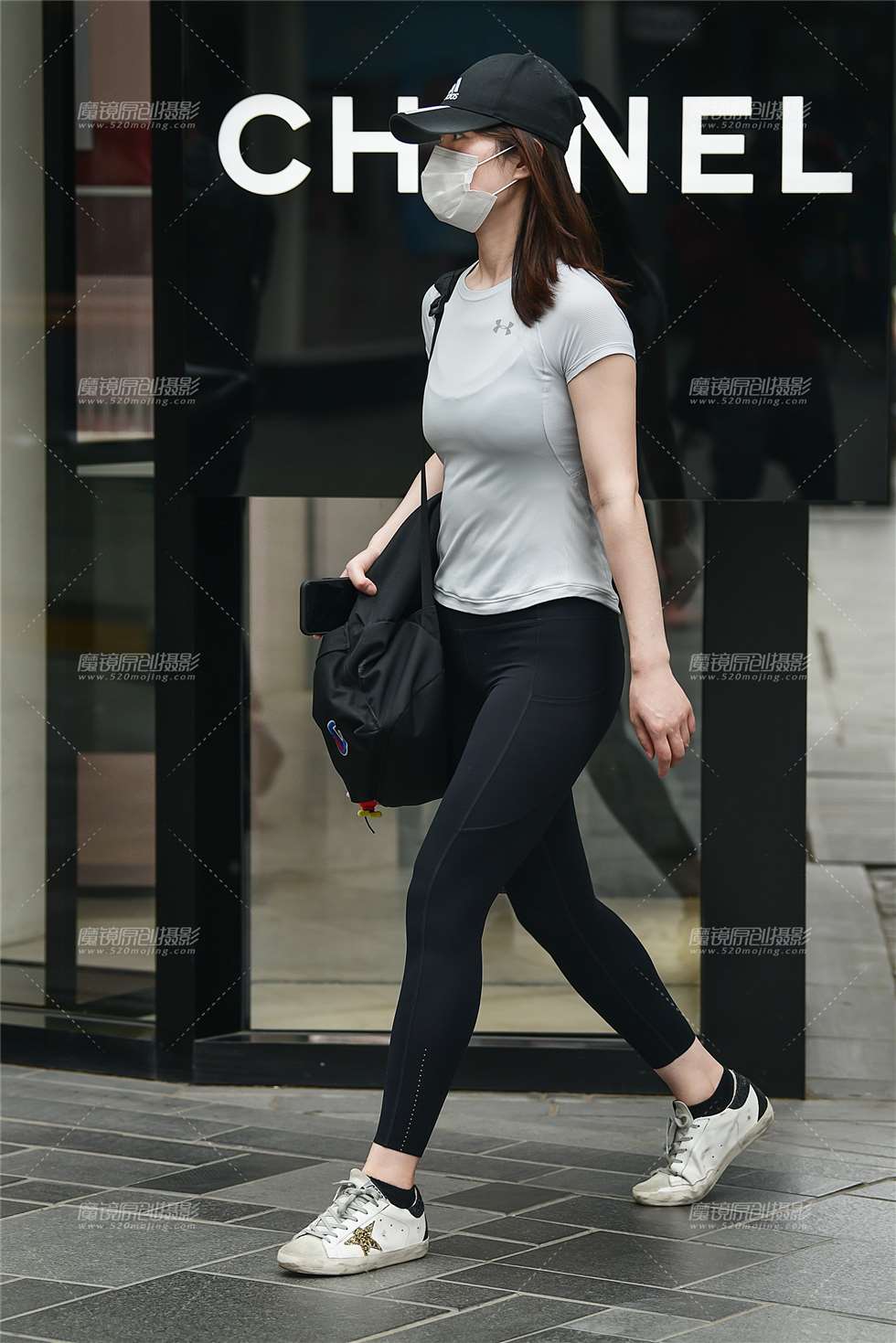 图片[4]-戴口罩的瑜伽美女-街拍流行馆