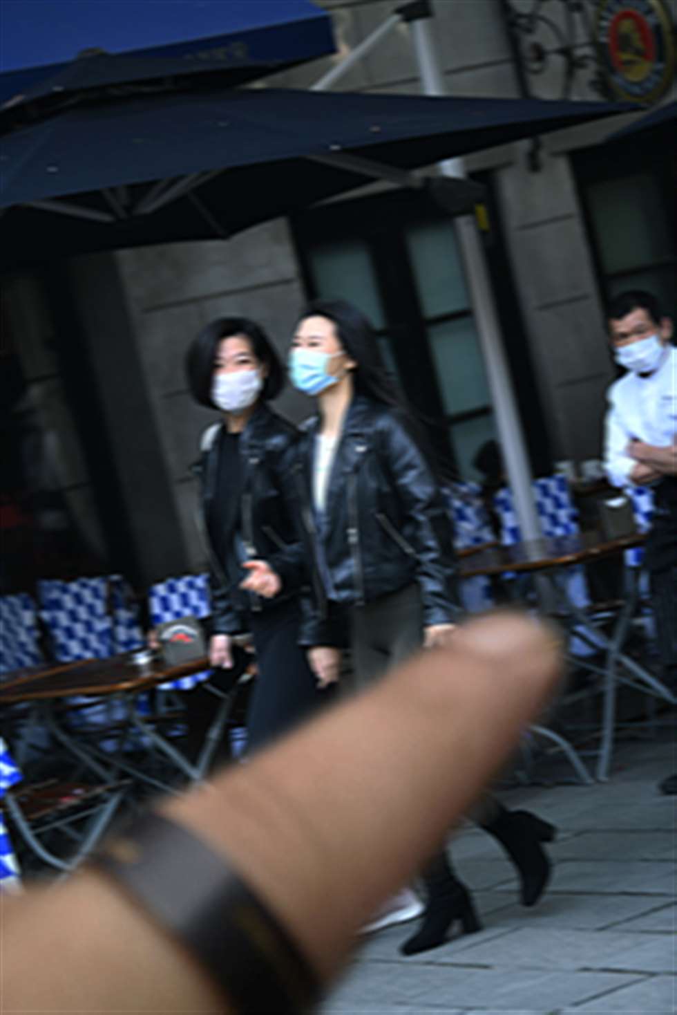图片[3]-【咔喳赛贴】闺蜜珊珊来迟-街拍流行馆