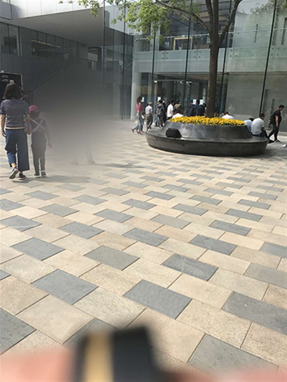 图片[3]-【玻璃赛帖】牛仔裤辣妈-街拍流行馆