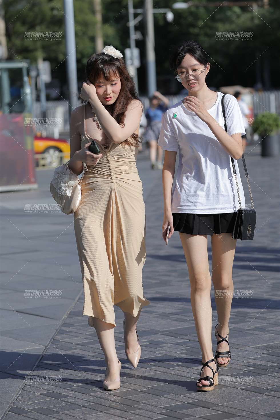 图片[1]-【视觉冲击赛贴】有点害羞的性感美女-街拍流行馆