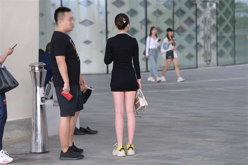 图片[3]-美腿~包臀裙-街拍流行馆