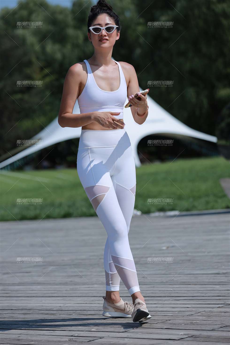 图片[2]-【小默赛帖】欢快阳光美女-街拍流行馆