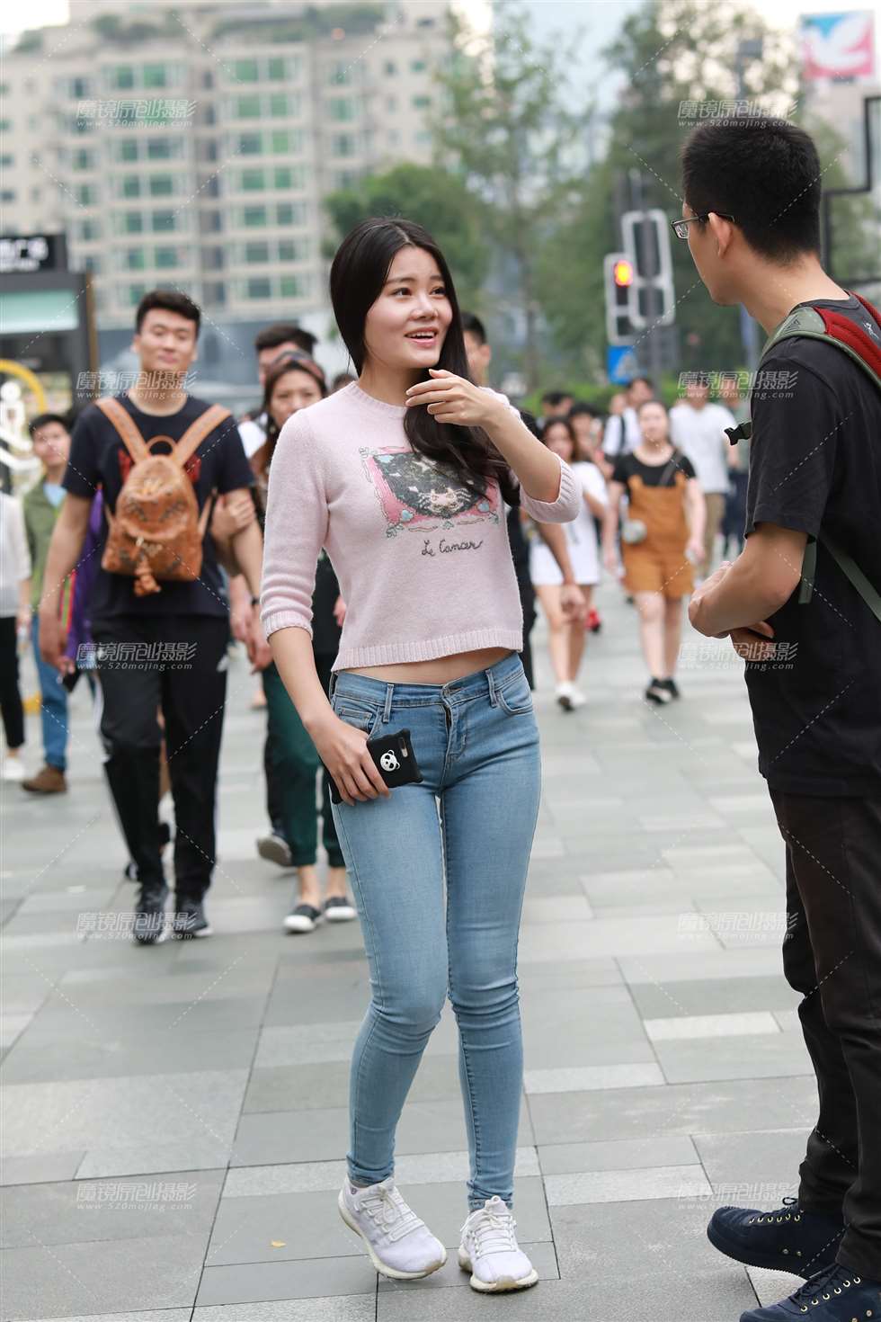图片[1]-【凯恩赛贴】饱满紧牛女孩-街拍流行馆