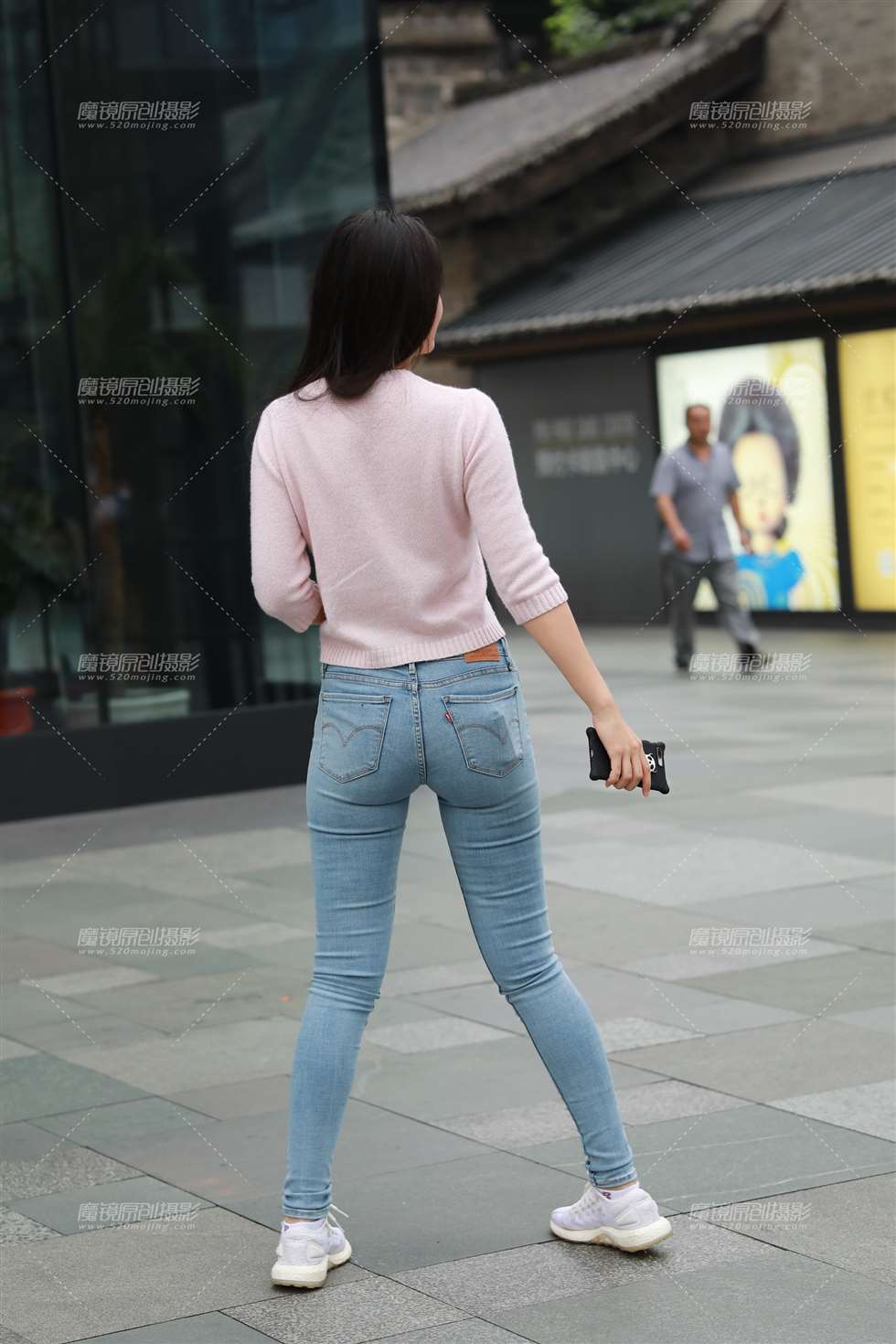 图片[2]-【凯恩赛贴】饱满紧牛女孩-街拍流行馆