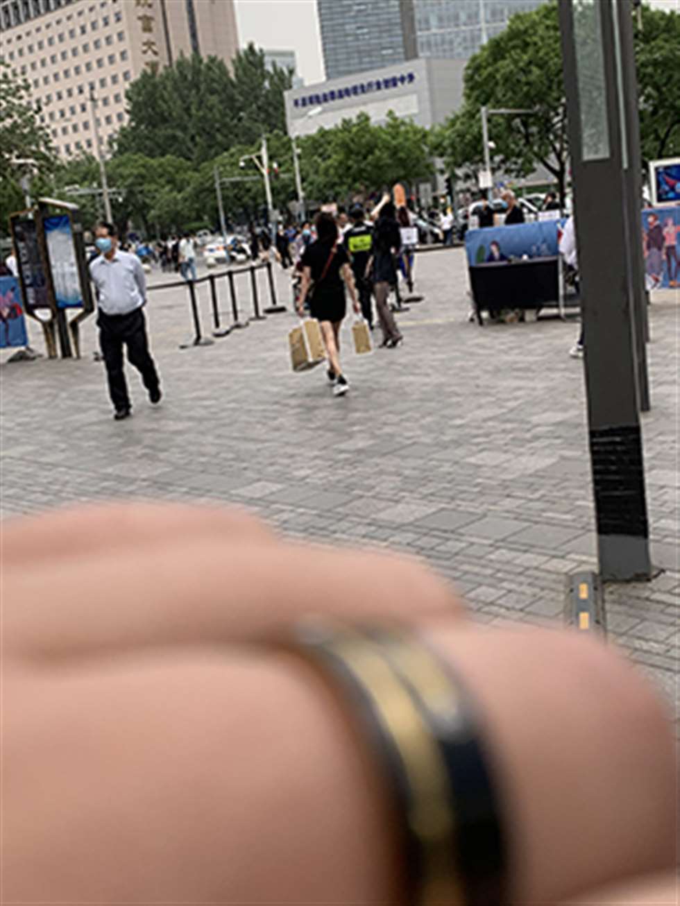 图片[3]-【红石赛贴】又遇黑丝美女-街拍流行馆