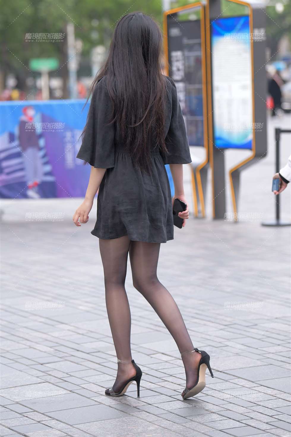 图片[2]-【红石赛贴】又遇黑丝美女-街拍流行馆