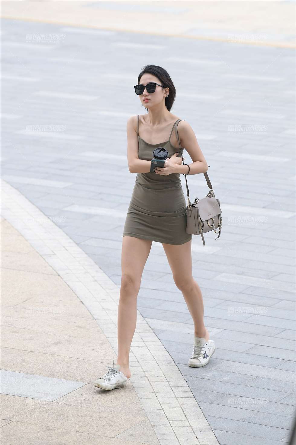 图片[3]-军绿色吊带裙-街拍流行馆