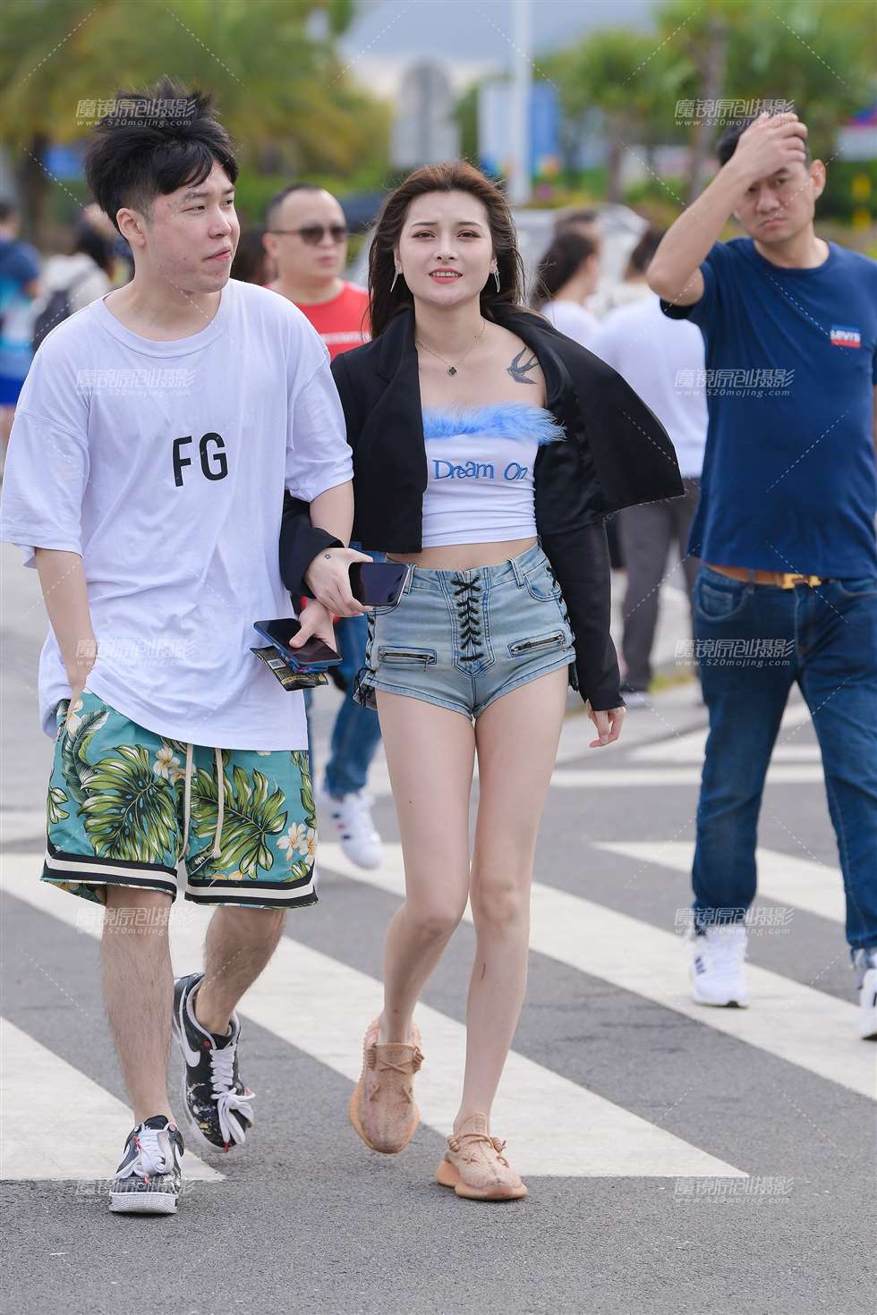 图片[3]-性感的热裤女友-街拍流行馆