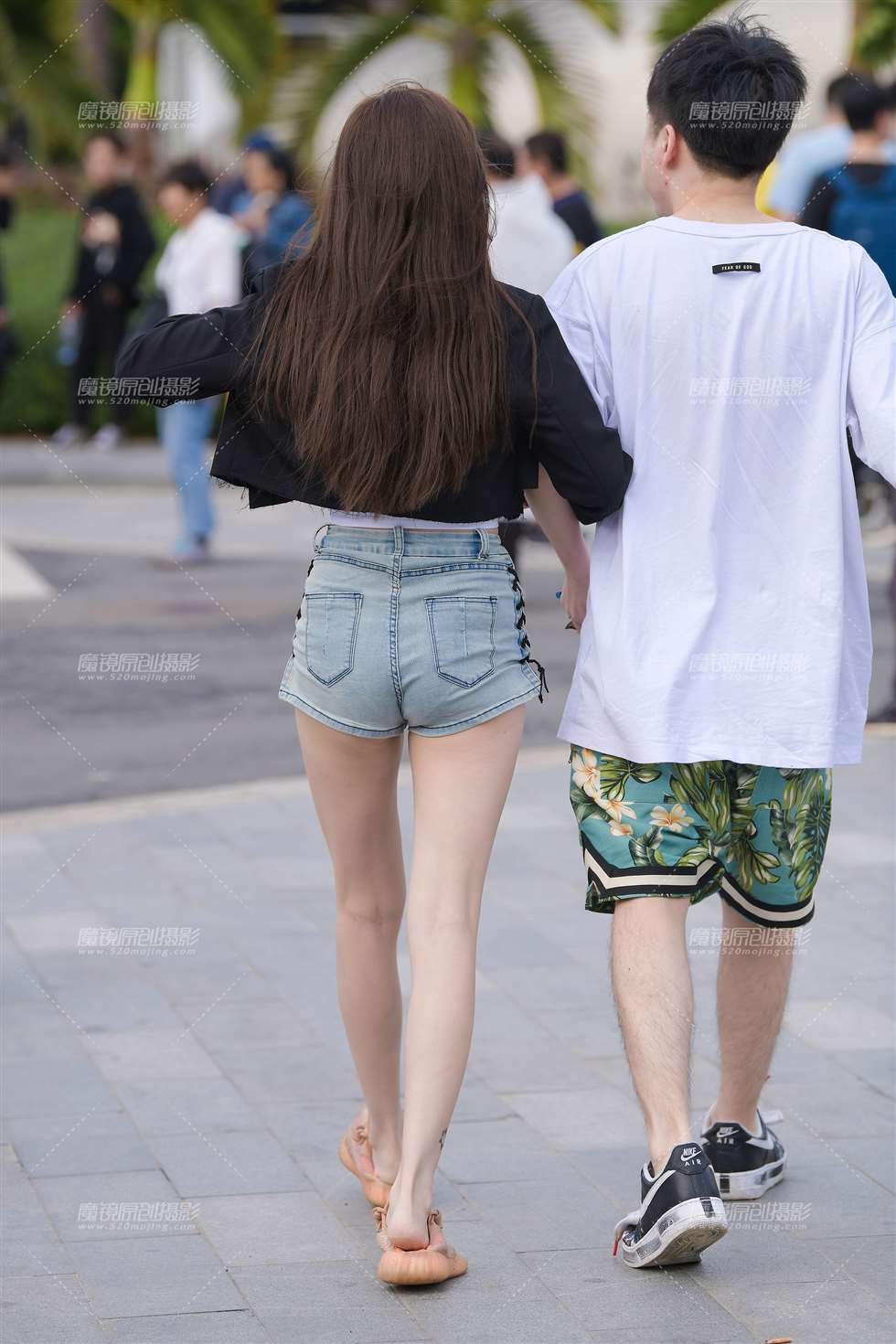 图片[2]-性感的热裤女友-街拍流行馆