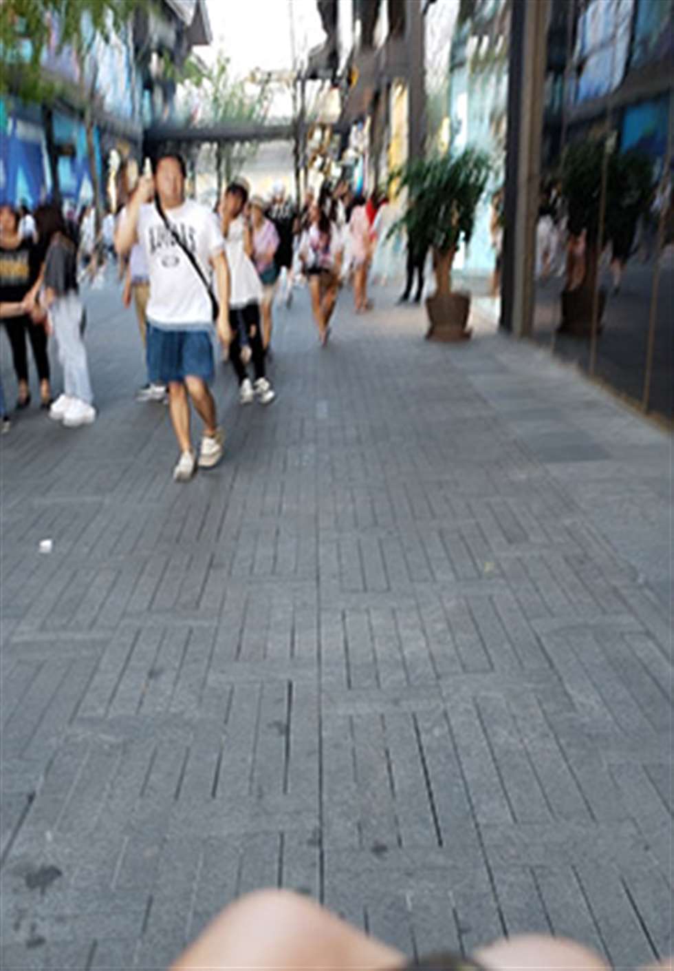 图片[3]-【凯恩赛贴】舒适的绸缎最适合夏天-街拍流行馆