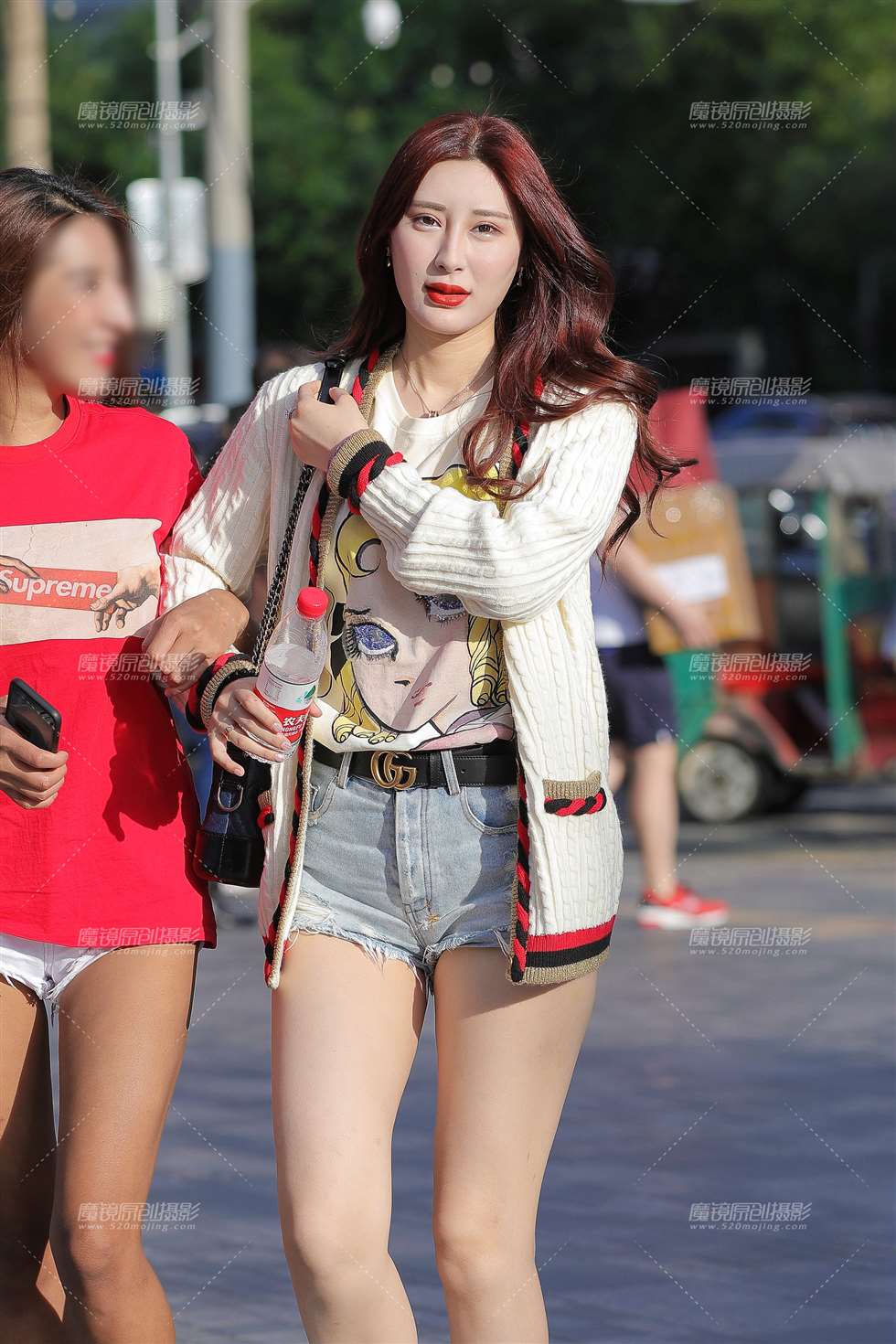 图片[5]-热裤大白腿美女-街拍流行馆