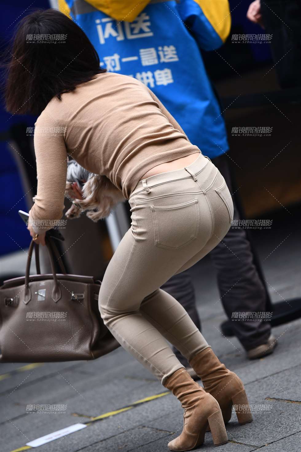图片[2]-【咔喳赛帖】美女出现小意外-街拍流行馆
