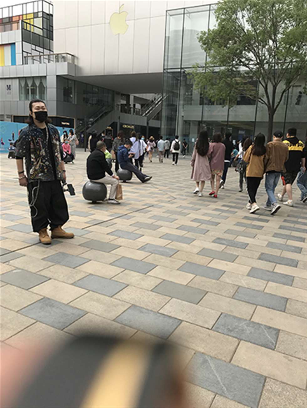 图片[3]-【玻璃赛帖】热裤女友-街拍流行馆