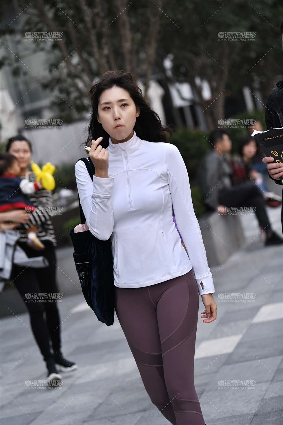 图片[4]-【咔喳赛帖】枣红与黑色-街拍流行馆