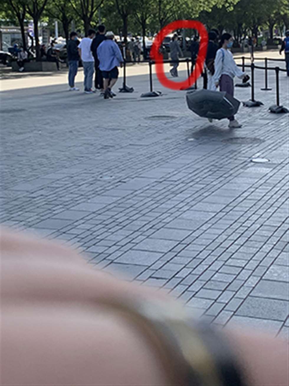 图片[3]-【红石赛帖】身材高挑美女-街拍流行馆