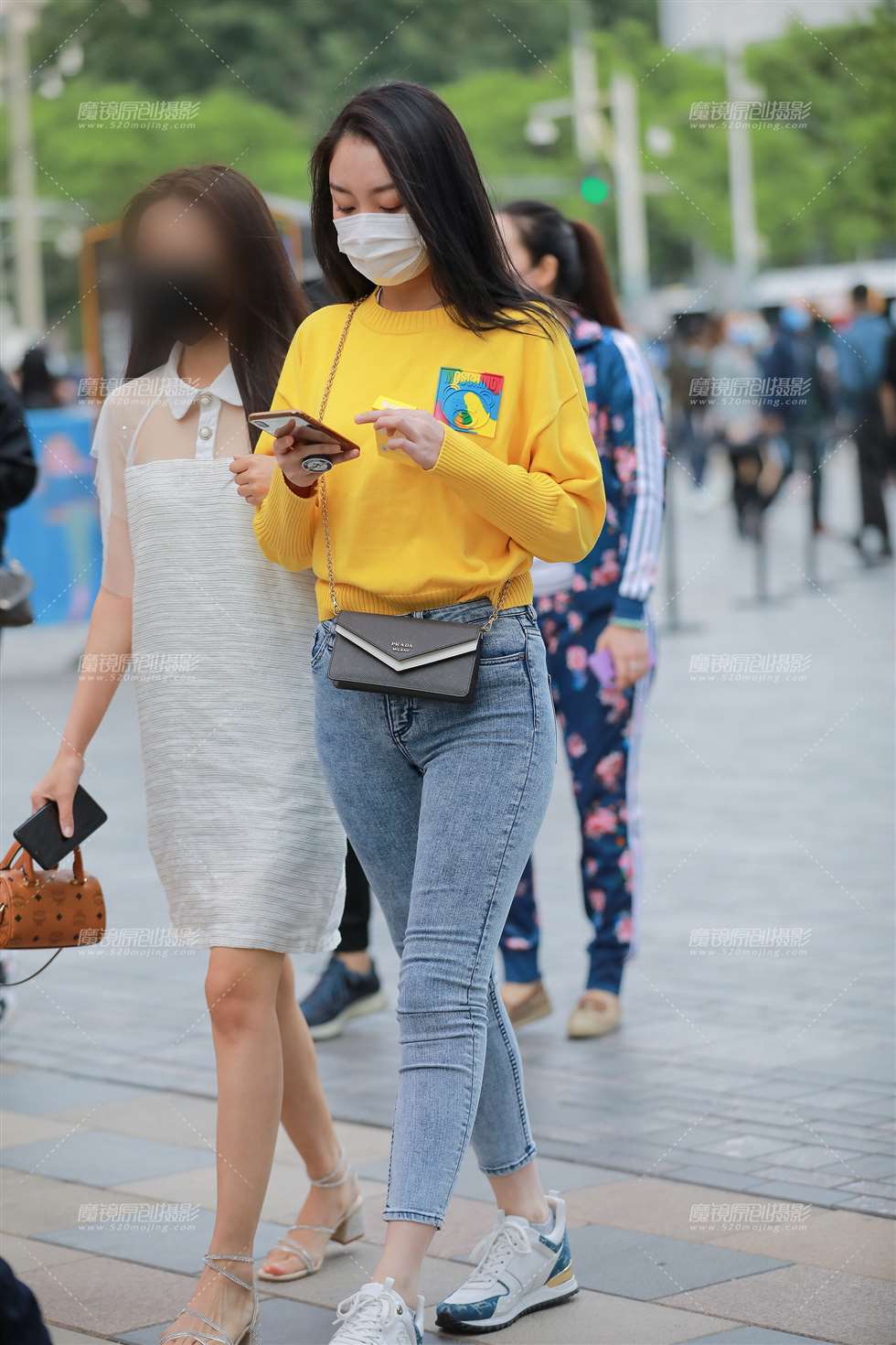 图片[5]-【玻璃赛帖】浅色牛仔裤美眉-街拍流行馆