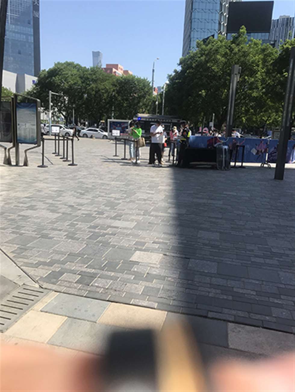 图片[3]-【玻璃赛帖】白色紧身裤-街拍流行馆