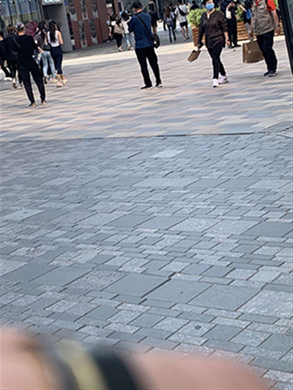 图片[3]-【红石赛帖】蓝色高挑紧身裤美女-街拍流行馆