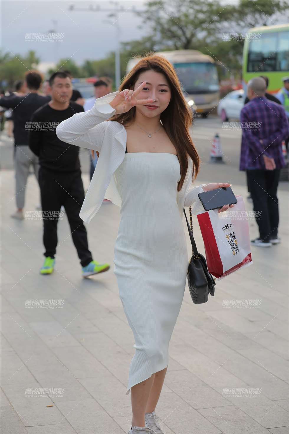 图片[1]-【凯恩赛贴】白色连身裙-街拍流行馆