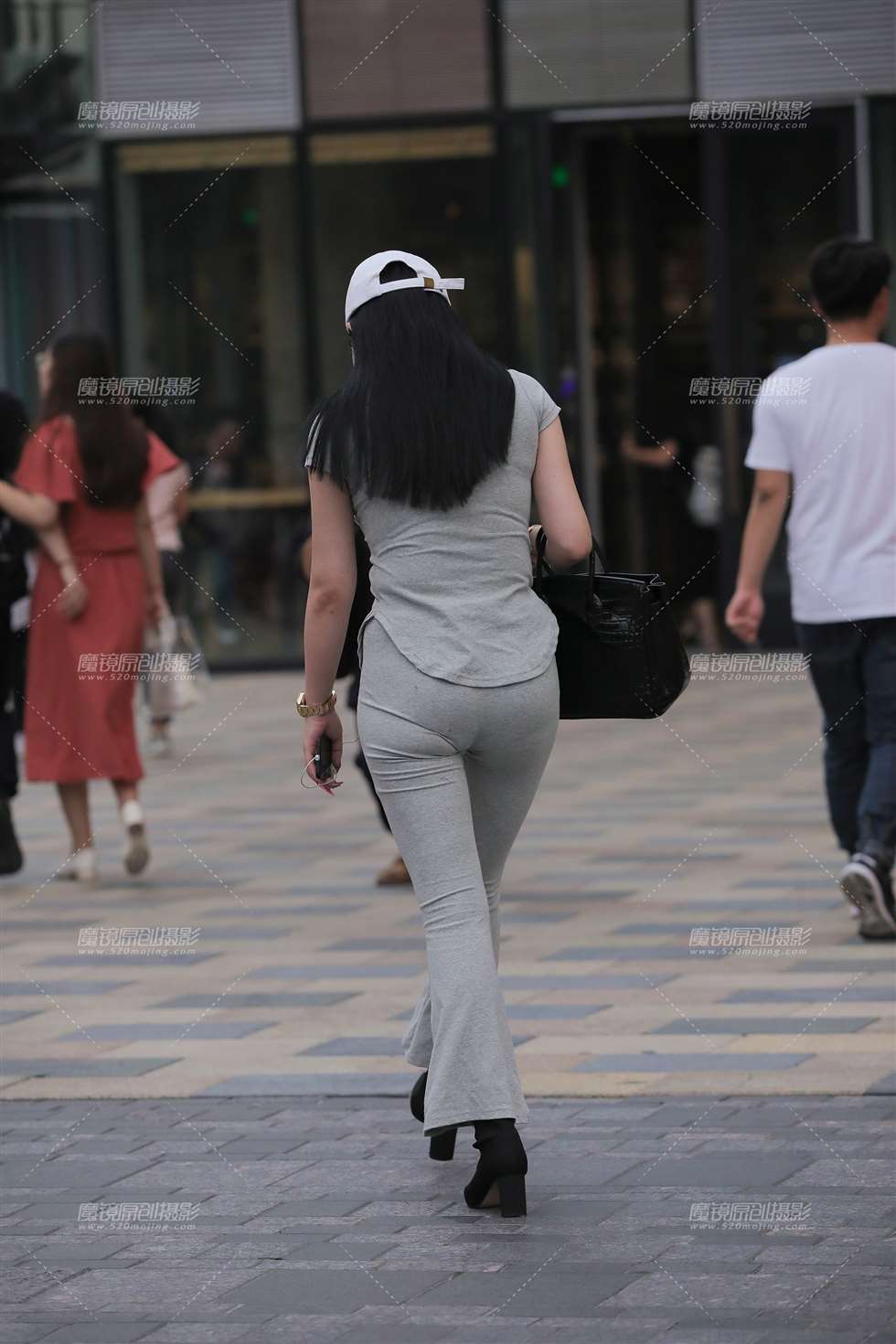 图片[2]-前凸后翘-街拍流行馆