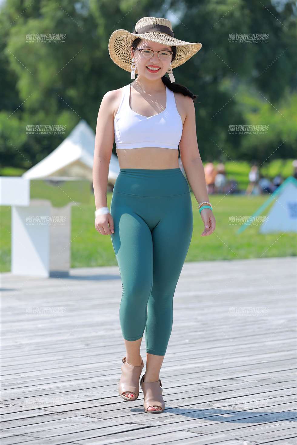 图片[1]-【小默赛帖】白皙阳光瑜伽美女-街拍流行馆