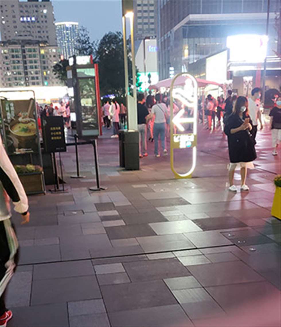图片[3]-【凯恩赛贴】夜色中的好身段-街拍流行馆