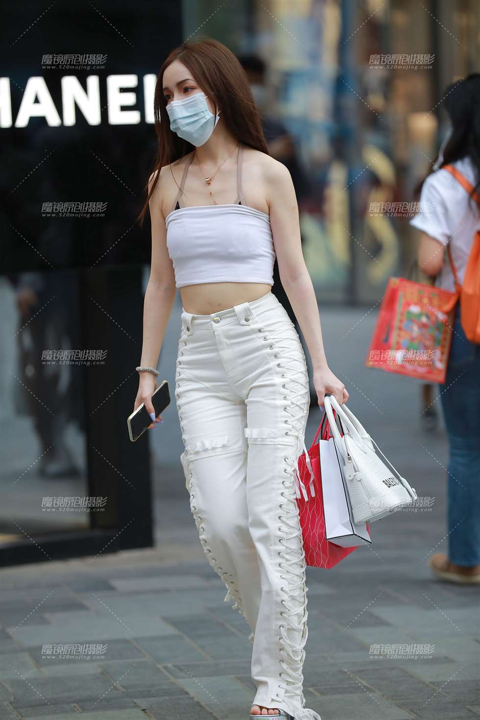 图片[1]-【玻璃赛帖】白色牛仔裤-街拍流行馆