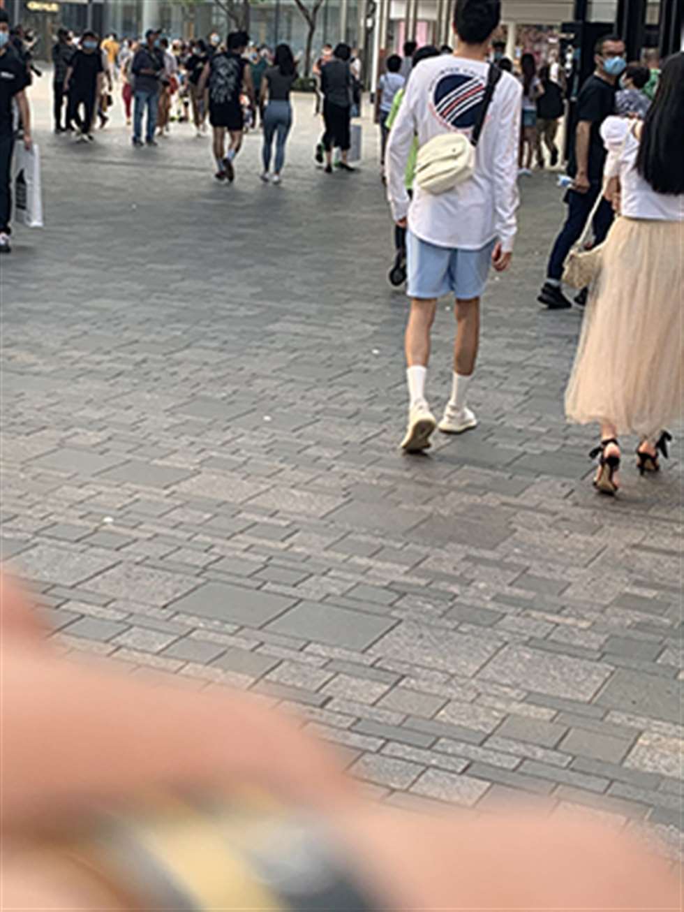 图片[3]-【红石赛帖】性感美女紧身-街拍流行馆
